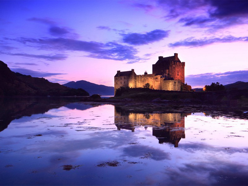 迫害者的圣经-以上帝的名义目睹过去的残酷