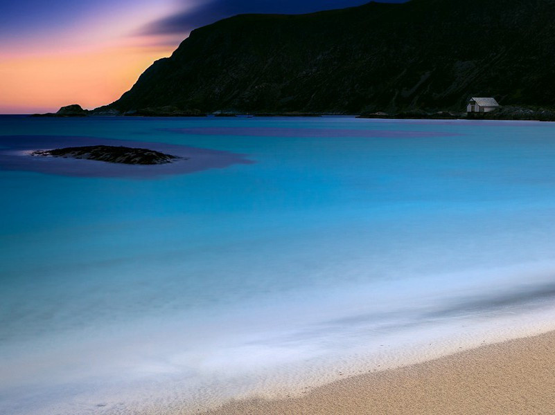 月球是外星人的“加油站”吗-飞碟之谜