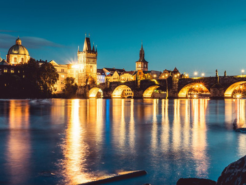 飞碟不爱接近人类吗-飞碟之谜