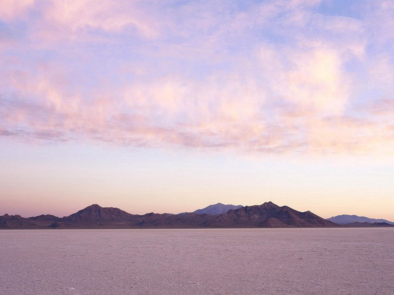 脖子能转动180度的人-各色的奇人