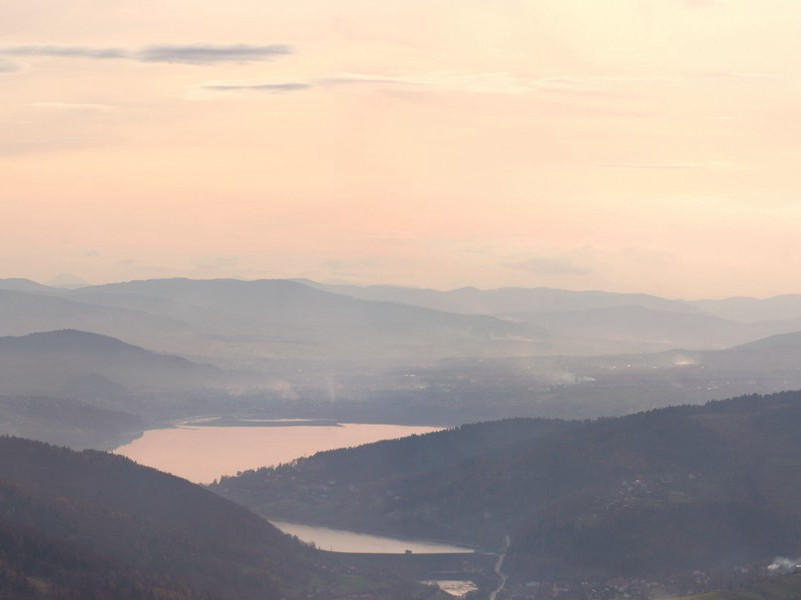 婴儿不在子宫中发育-人类奇闻怪事